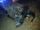 Rolbik, samochód osobowy uderzył w drzewo i dachował